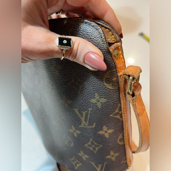 Vintage Authentic Louis Vuitton Crossbody Bucket Purse - Picture 14 of 16
